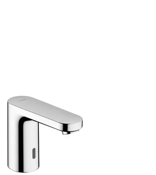 Chromfarbener Wasserhahn von Hansgrohe mit einem flachen, schmalen Auslauf und einem integrierten Sensor für die elektronische Steuerung des Wasserflusses.